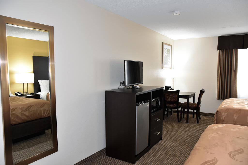 Motel 6-Metropolis, Il Zewnętrze zdjęcie