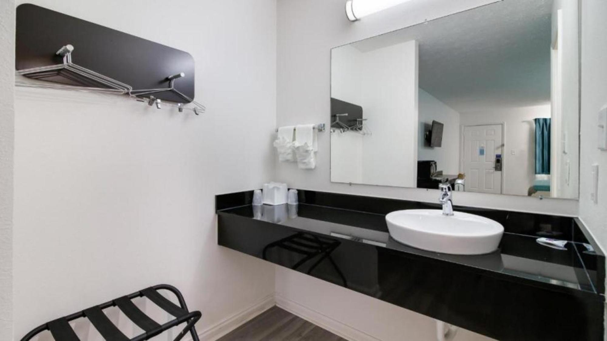 Motel 6-Metropolis, Il Zewnętrze zdjęcie