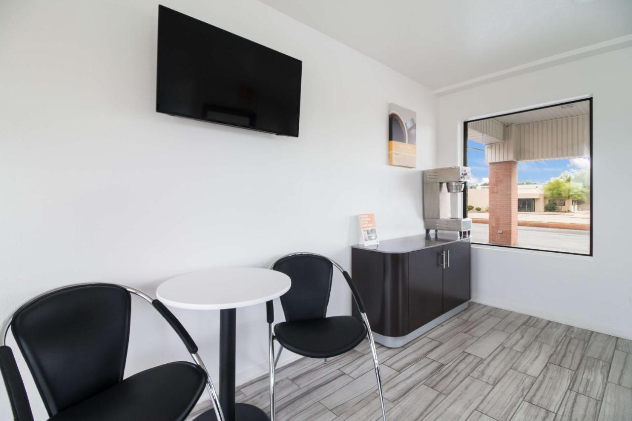 Motel 6-Metropolis, Il Zewnętrze zdjęcie